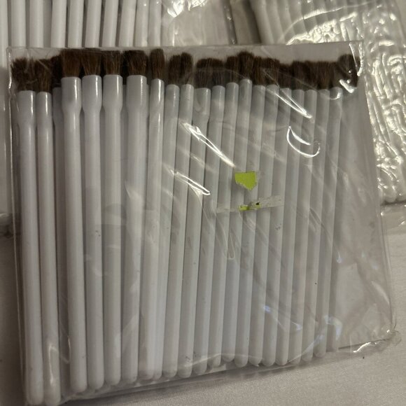 Lot Of Make-up Consultant Beauty Sample Brushes For lip & eye brushe Disposable - Picture 3 of 10